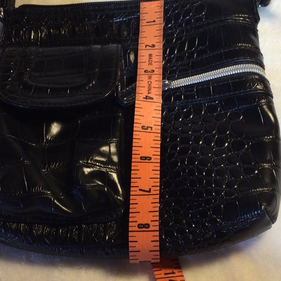 Small faux leather black bag with shoulder strap and compartments - Picture 11 of 13